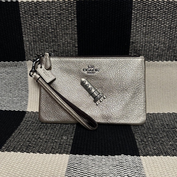 Coach Space USA Rocket plaque metallic silver soft smooth pebbled leather pouch - Picture 3 of 6